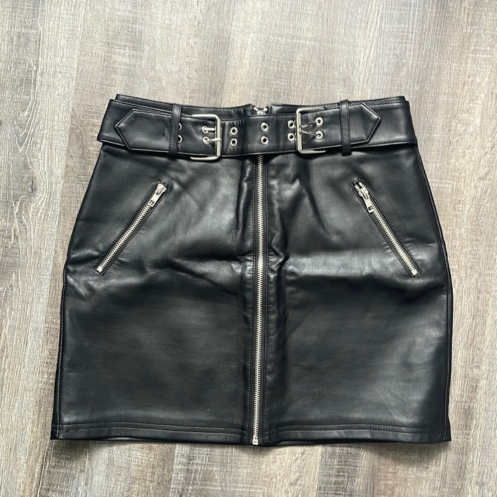 F21 | FAUX LEATHER SKIRT